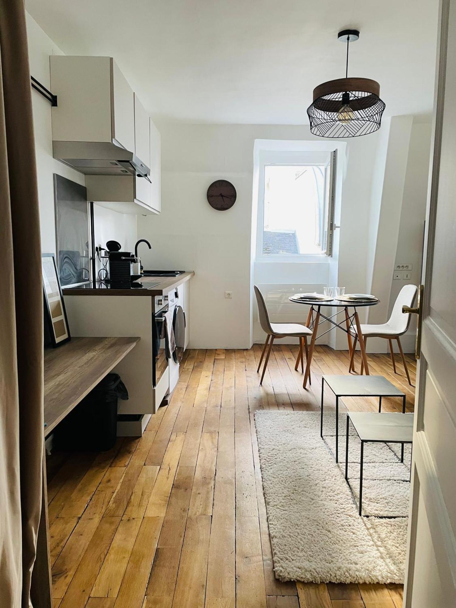 Charmant Appartement Au Coeur De Bourges Exteriör bild