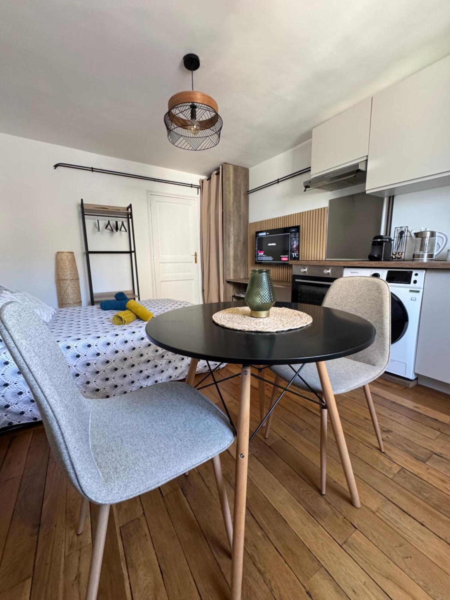 Charmant Appartement Au Coeur De Bourges Exteriör bild