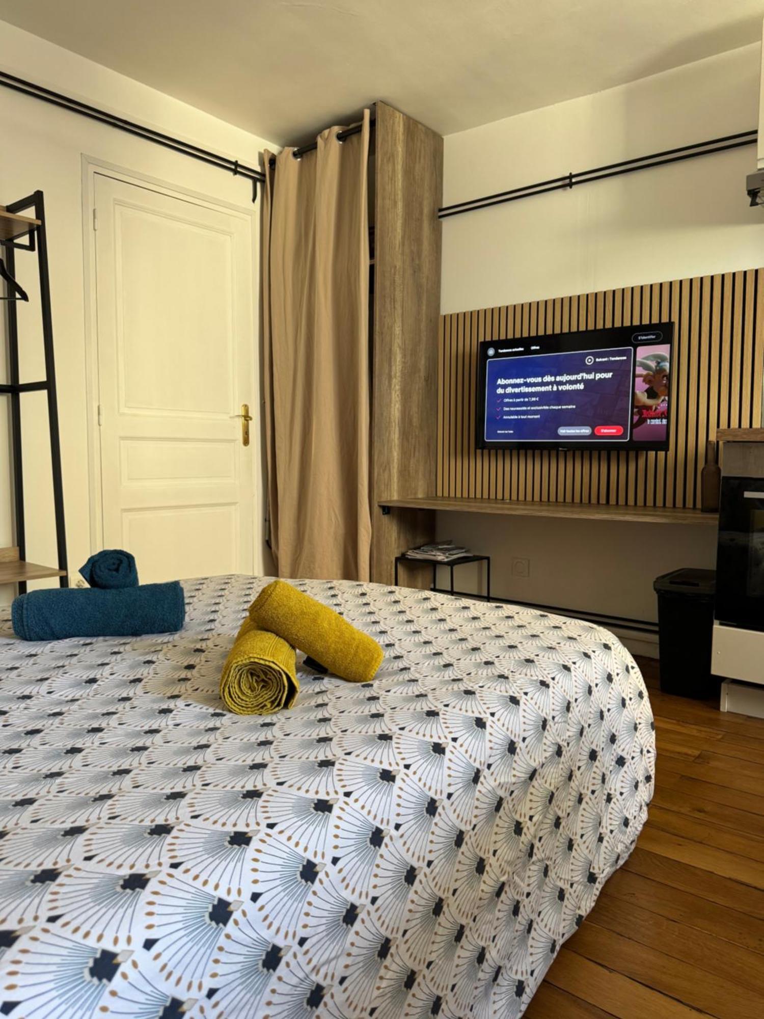 Charmant Appartement Au Coeur De Bourges Exteriör bild