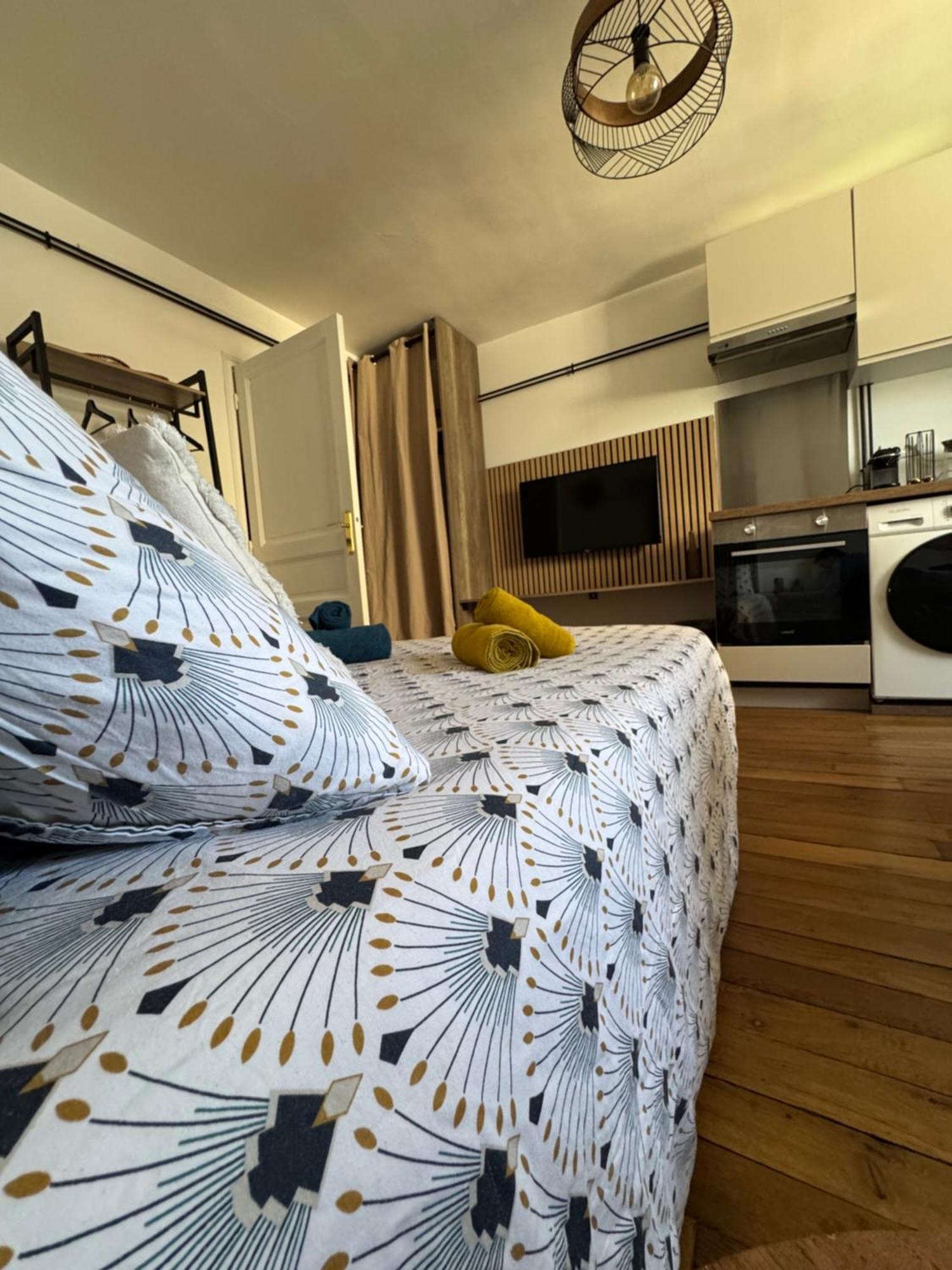 Charmant Appartement Au Coeur De Bourges Exteriör bild