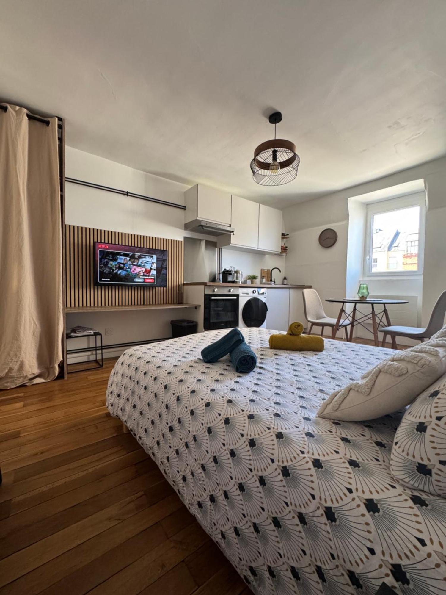 Charmant Appartement Au Coeur De Bourges Exteriör bild