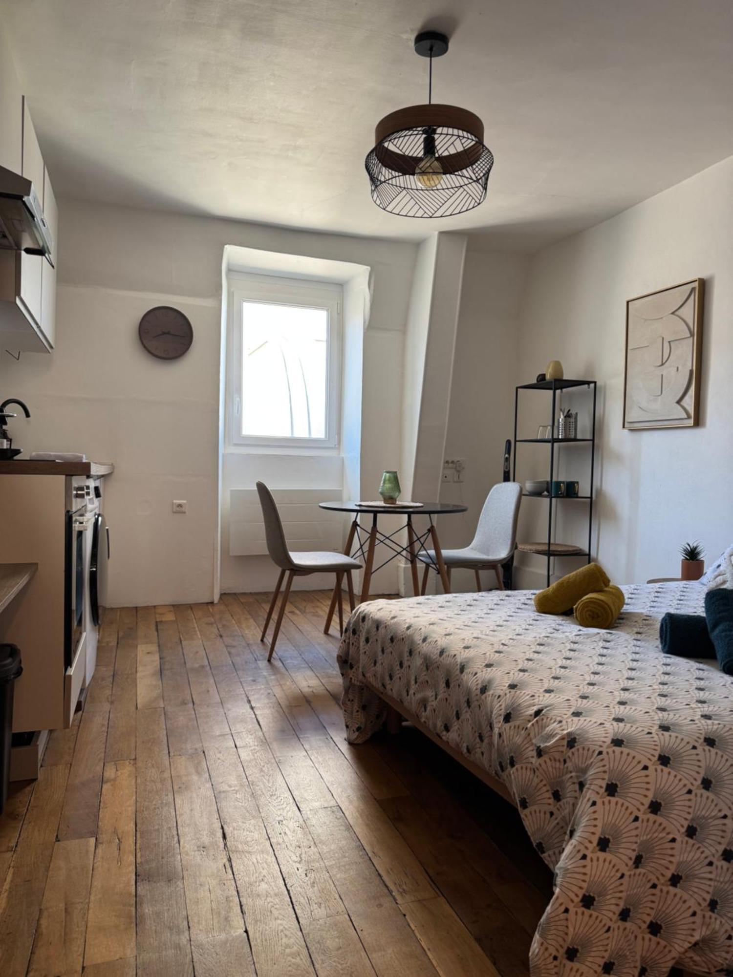 Charmant Appartement Au Coeur De Bourges Exteriör bild